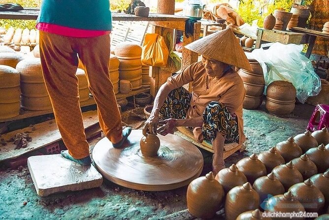 Experience Making Pottery with Craftsmen in Thanh Ha - Walking Thanh Ha After Class: Peace, Craft Lanes, and Photos