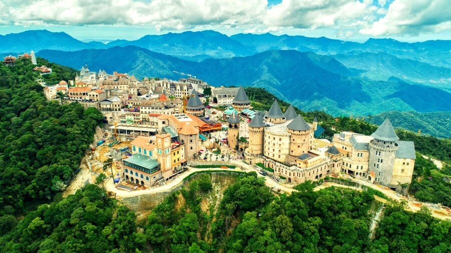 From Da Nang: Ba Na Hills Golden Bridge Private Tour & Lunch - On the way down: cable car return and a specialty supermarket stop