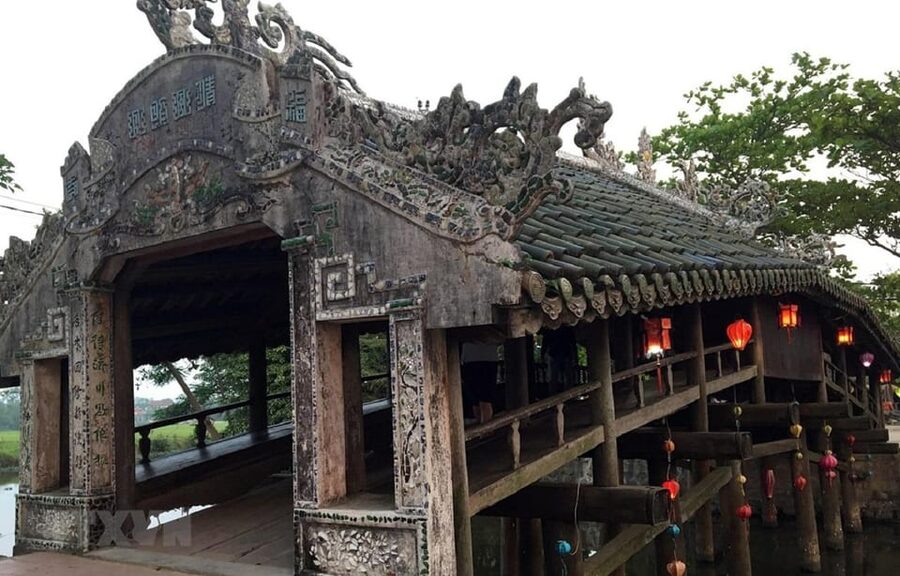 From Hue: Bus Transfer to Hoi An with Sightseeing Stops - Thanh Toan Bridge stop: the calm countryside break before the coast