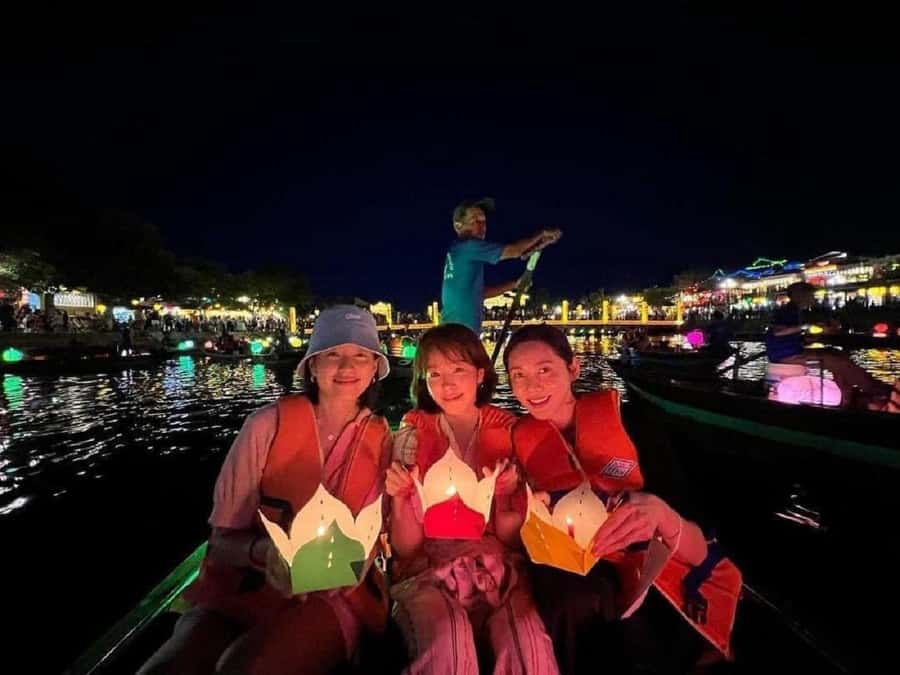 Hoi An: Boat Ride on Hoai River & Release the Flower Lantern - A short, guided night cruise on the Hoai River