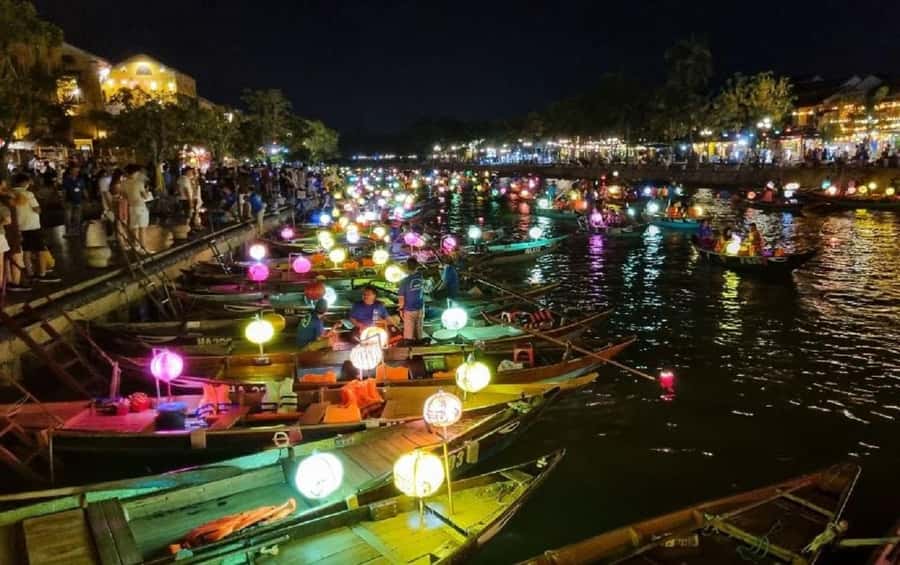 Hoi An: Boat Ride on Hoai River & Release the Flower Lantern - Releasing your flower lantern: the ritual part that matters