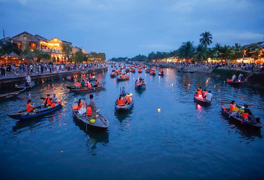 Hoi An: Boat Ride on Hoai River & Release the Flower Lantern - Meeting at Tran Phu and getting to the dock fast