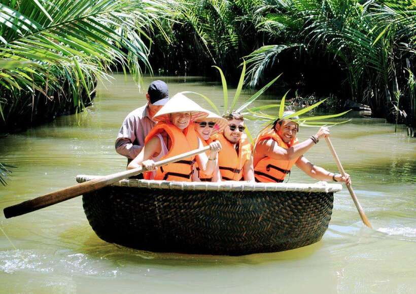 Hoi An: Cam Thanh tour on a Traditional Bamboo Basket Boat - The welcome drink at the fisherman’s house