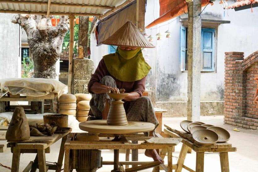 Hoi An: Pottery Making Workshop With Local Craftsmen - Welcome at the craftsmen’s home and what the class starts with