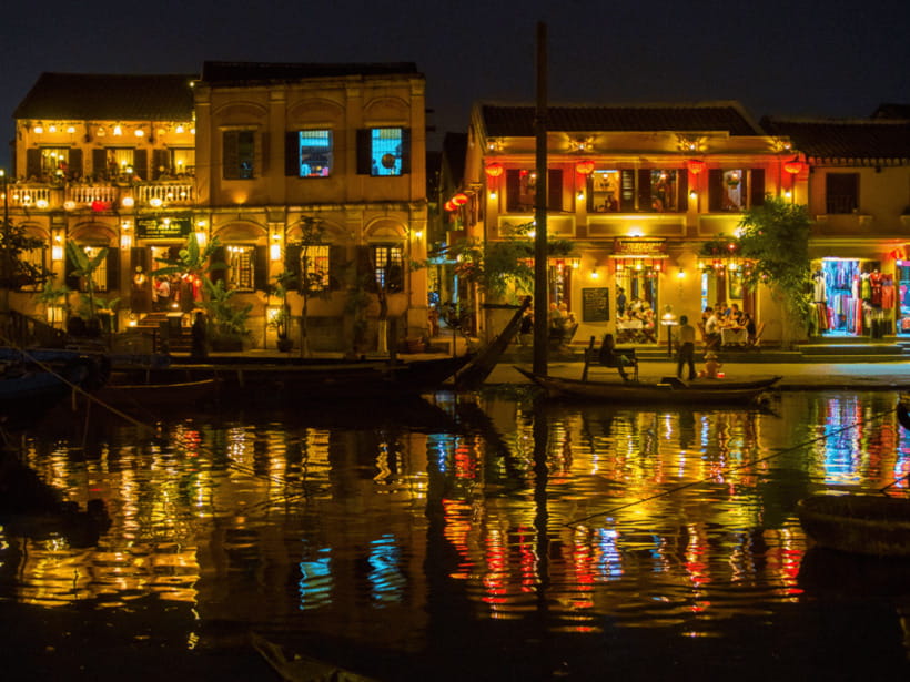 Hoi An: Private Evening Food Tour by Bike - Banh xeo and the sit-down comfort of quick tastings