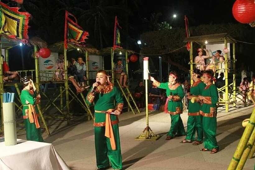 Hoi An Rickshaw Riding/Carpentry Class by Cruise & Foodie - Which option should you choose: cruise calm or rickshaw thrill?