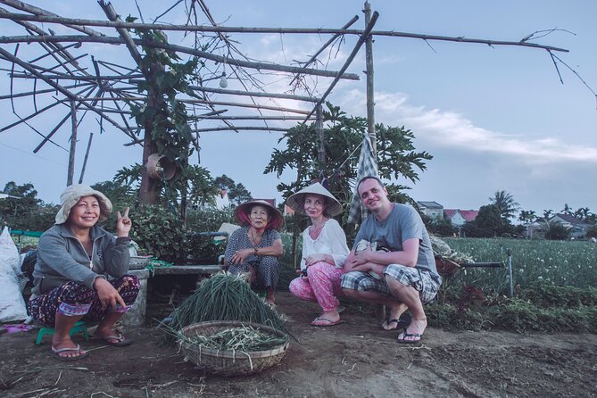 Hoi An sunrise, fish market tour and taking photos( Private tour) - Stop 5 Tra Que Vegetable Village: traditional growing you can actually see