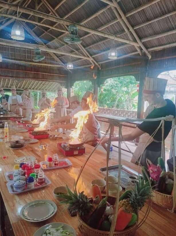 Hoi An : Vietnamese Cooking Class with Phở and Eco Tour - Lunch or Dinner With Your Group: Eat What You Cook, Then Compare Notes