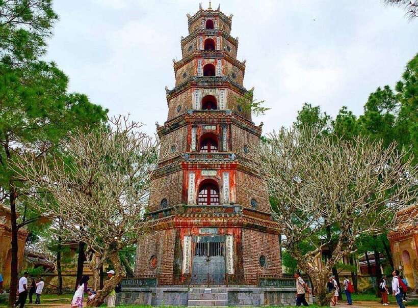 Hue Boat Tour On Perfume River with Royal Tombs - Upstream on the Perfume River: the dragon-boat start that sets the tone
