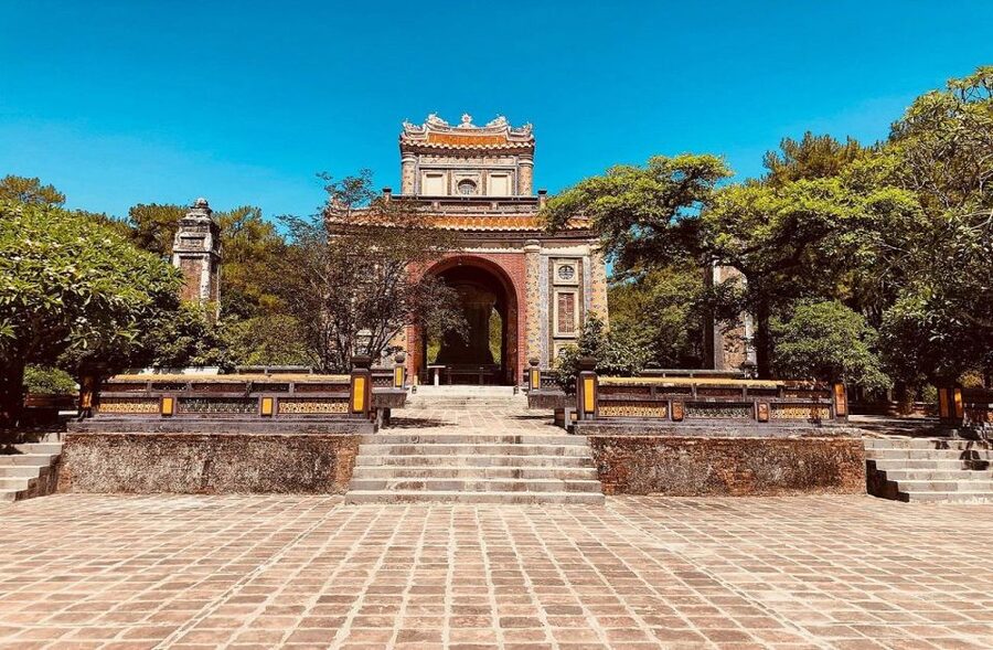 Hue City Tour with Dragon Boat from Hue or Danang or Hoi An - A private dragon boat cruise on the Perfume River