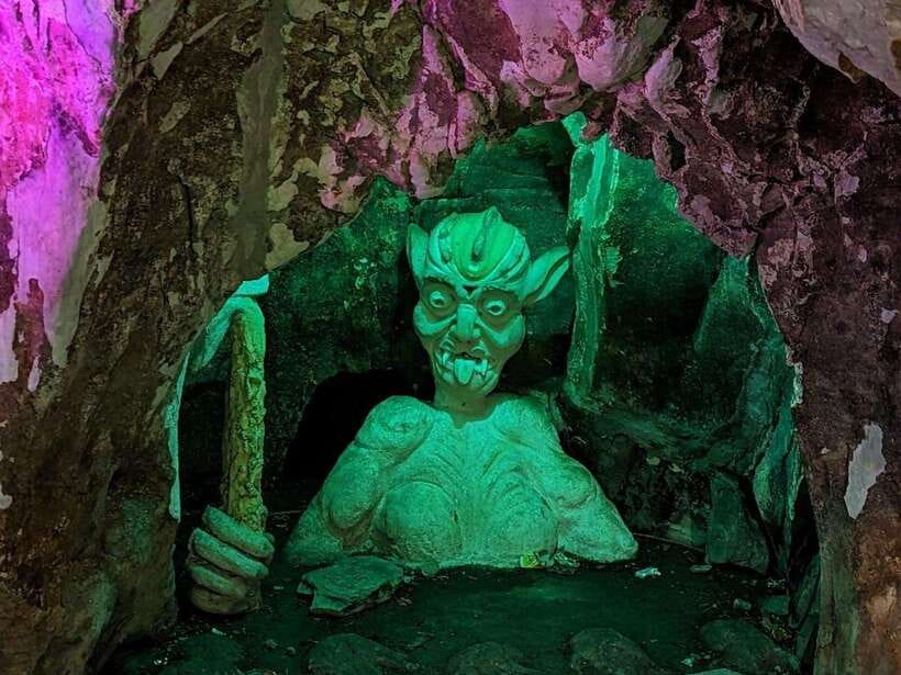 Marble Moutains, Monkey Islands, and Hell Cave Luxury Tour - Sơn Trà Peninsula photo stop, then moving to Marble Mountains