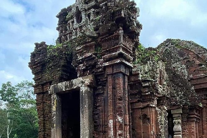 My Son Holyland , Marble Moutain,Hoi An Walking Tour with Night Market,Boat Ride - Lunch at a local restaurant: a real break before Hoi An’s evening rush