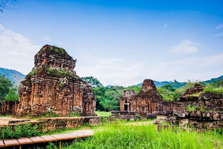 My Son Sanctuary & Cruise Small Group from Hoi An /Da Nang - Lunch in a local house, plus cold herbal tea reset