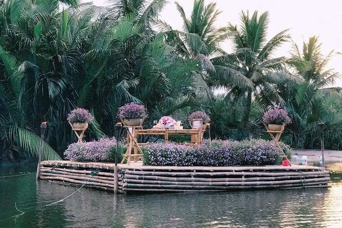 Romantic Dinning On The Bamboo Raft - The scenery matters, and it changes the whole vibe