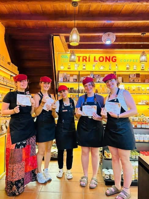 Vietnamese Coffee Making Class in Hoi An - Roasted coffee demonstration: understanding roast levels without the lecture